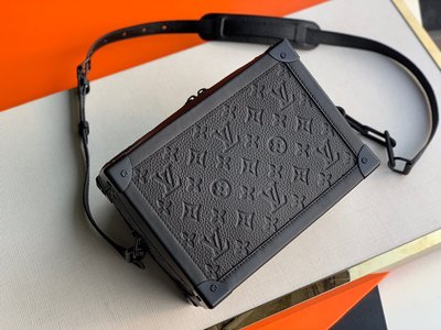 Louis Vuitton LV Soft Trunk Handbags Messenger Bags Black Taurillon Chains m55700
