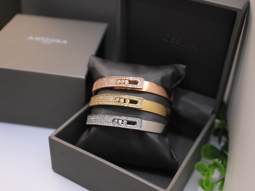 Messika Move Series Pave Bangle bracelet Available in 18k rose gold 18k yellow gold 18k white gold all set with pave white diamonds and three sliding brilliant-cut white diamonds 17cm inner circumference
