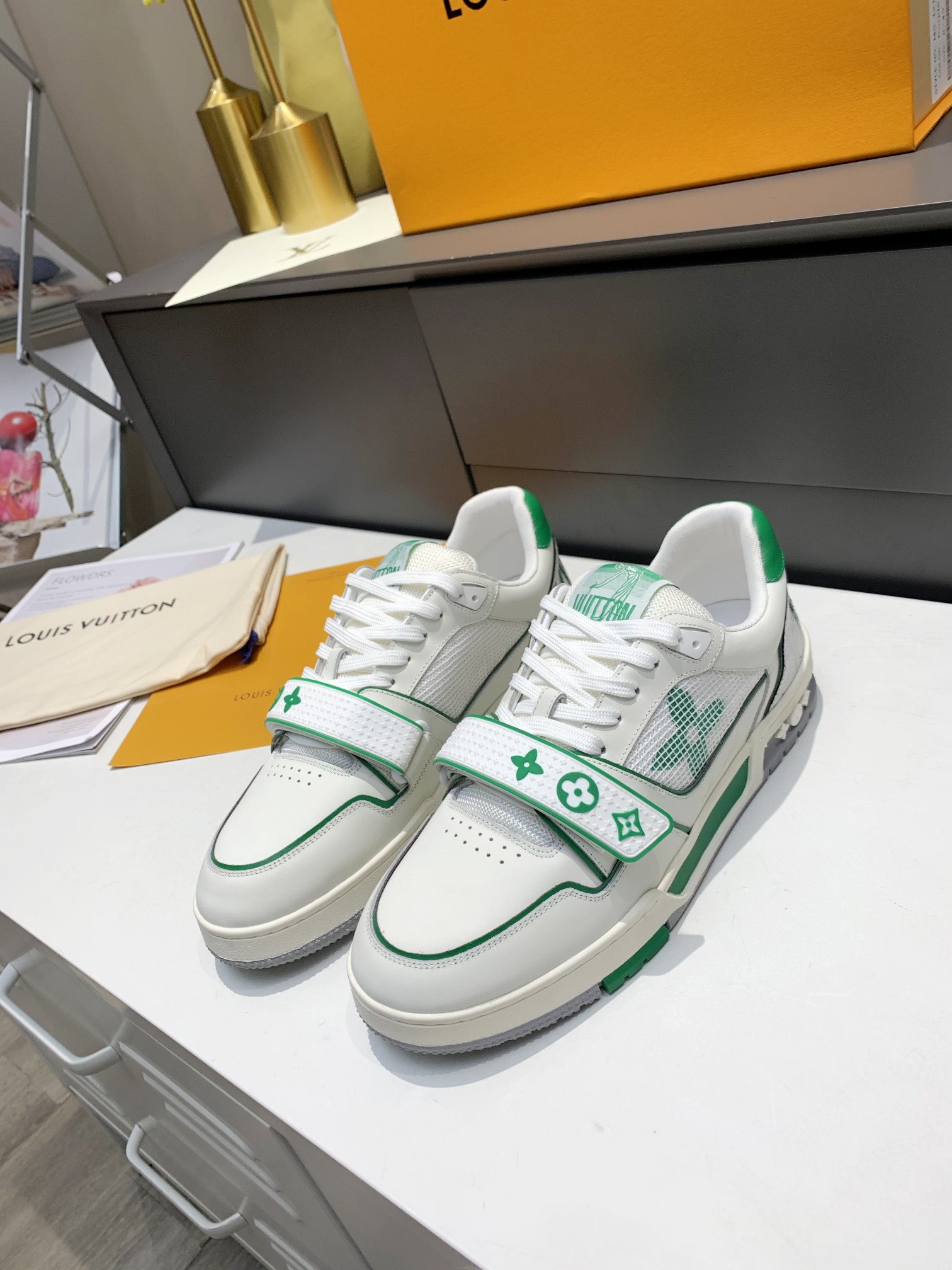 Louis Vuitton 2021L+走秀款魔术贴TRAINER 嵌入凝胶的创新外底饰有Monogram花卉纹饰
