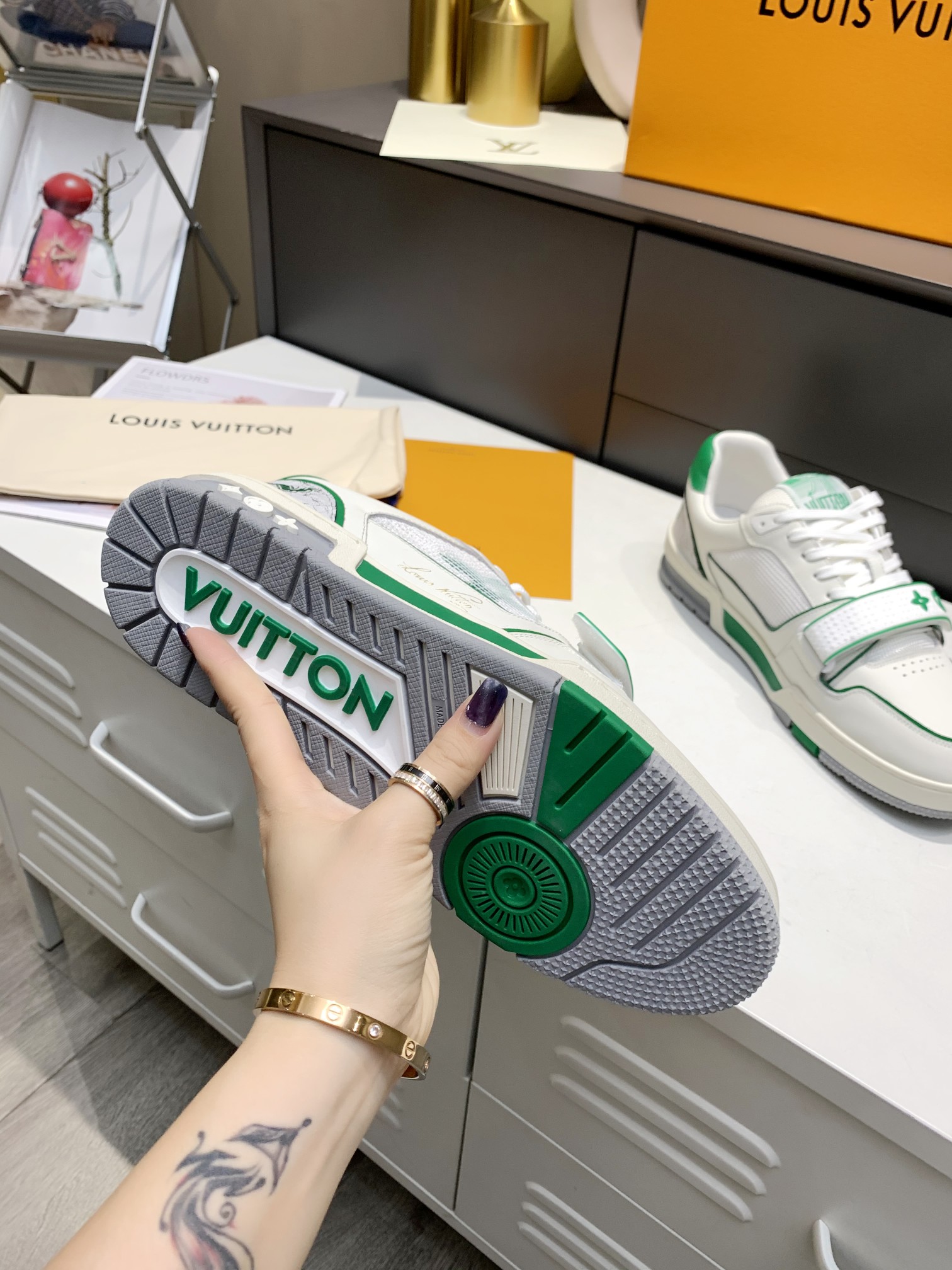 Louis Vuitton 2021L+走秀款魔术贴TRAINER 嵌入凝胶的创新外底饰有Monogram花卉纹饰