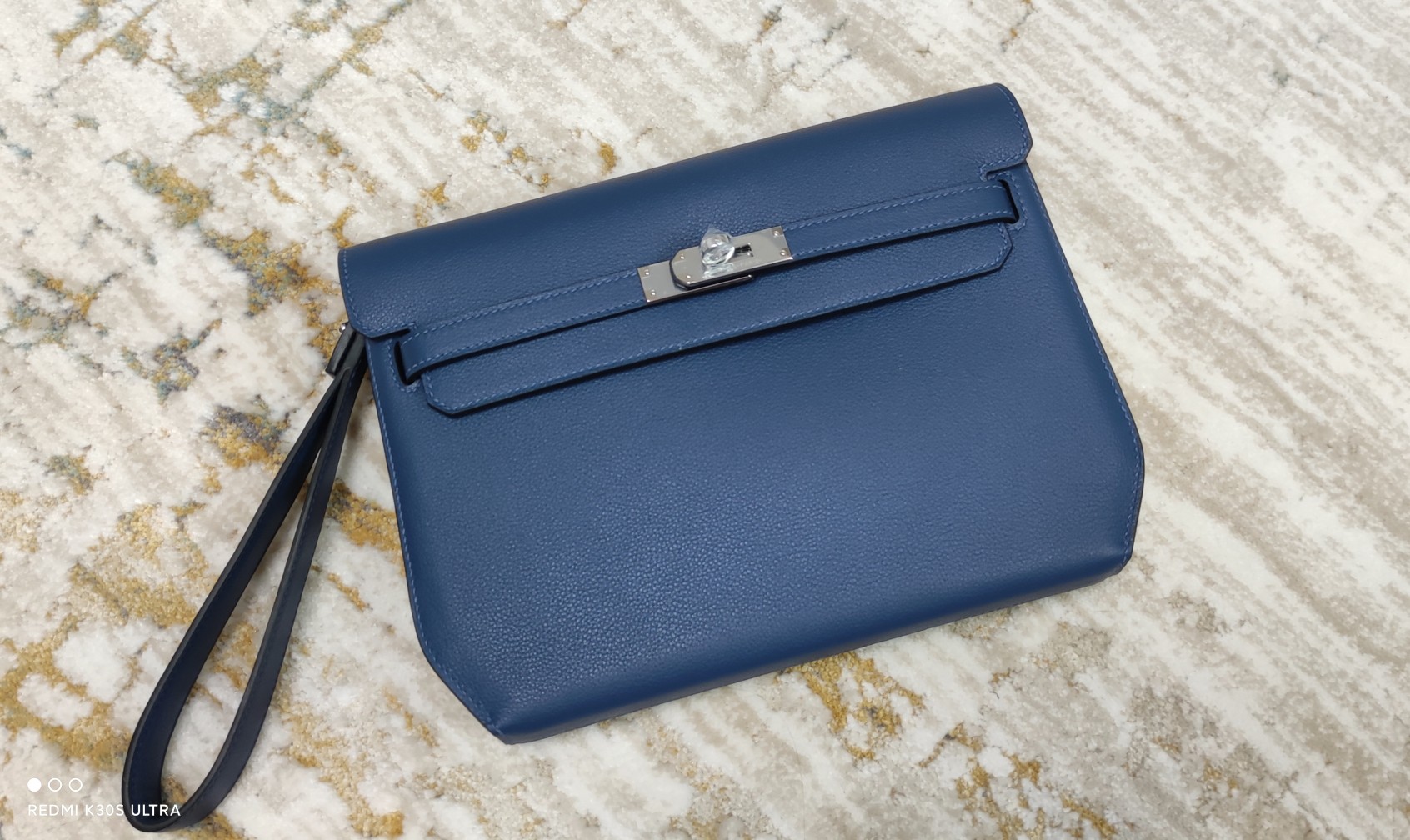 NO:699091,In stock, Kelly Deeches 25cm handbag/shoulder bag, Togo leather, beeswax stitched, unisex style. (with additional shoulder strap) can be carried by hand or shoulder, one bag has multiple uses. Both the hand strap and shoulder strap are detachable., Hermes, hermes, satchels, Hermes,19860909半手现货 Kelly Deeches 25cm 手包/挎包 Togo 皮 蜜蜡线缝制 男女通用款 .(有另外配肩带)可手拿可肩背,一包多用.手拿带、肩带都可拆卸.,爱马仕,hermes,satchels,Hermes,,Bag