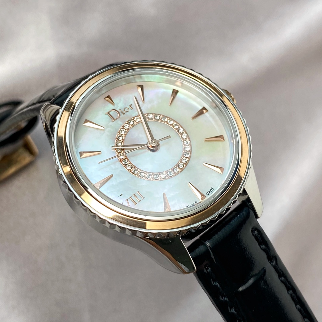 Dior Diau Fashion Watch: Swiss Quartz, 33mm Sapphire Mirrors, Customized Design.