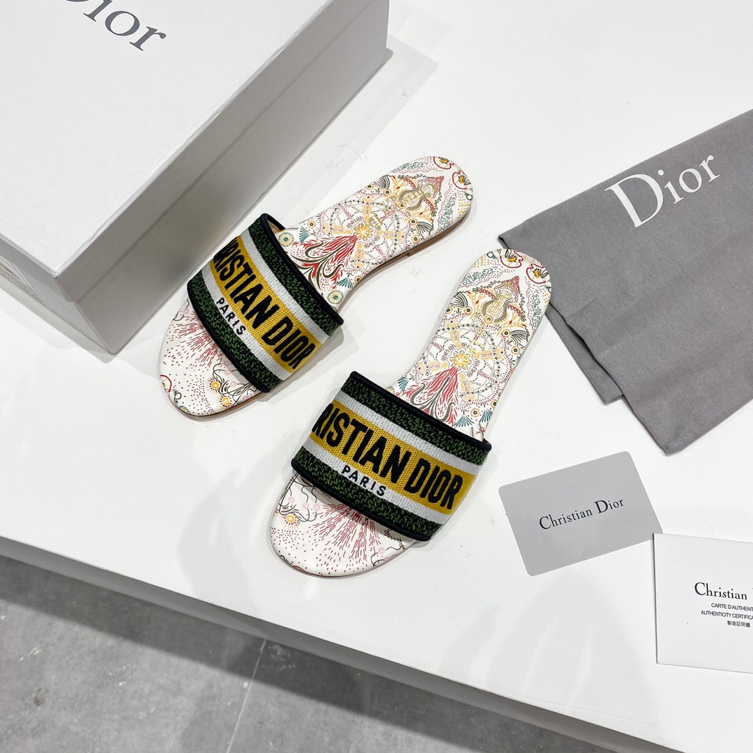 Dior 봄여름 리조트 컬렉션 CD 자수 슬리퍼 정품 워싱 오리지널 개발 이탈리아 천연가죽 아웃솔 각인 스타 마크