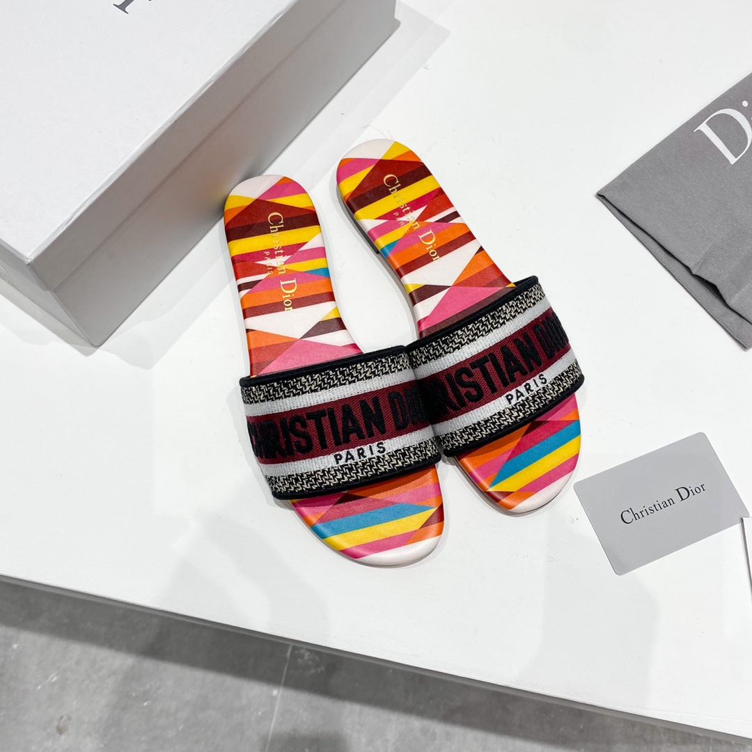 Dior 봄여름 리조트 컬렉션 CD 자수 슬리퍼 정품 워싱 오리지널 개발 이탈리아 천연가죽 아웃솔 각인 스타 마크