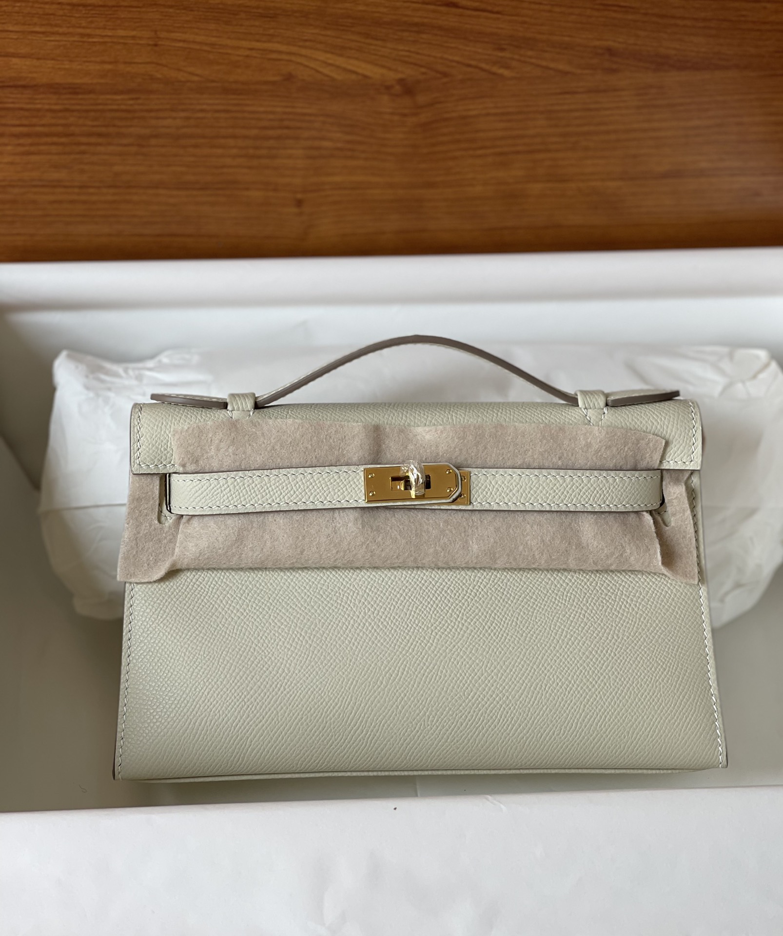 NO:698829,Kelly first generation clutch 22cm milkshake platinum buckle, Hermes, hermes, Hermes,19860909Kelly一代手包 22cm 奶昔白金扣,爱马仕,hermes,Hermes,,Bag