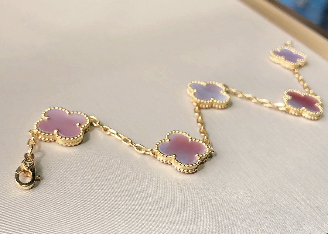 NO:102823,Gift recommendation model, new style today, five-flower natural pink shells are really smudged in natural light, it stole the girl's heart like a poem and a painting [Love] This color is too low-key [Shy], Vca bracelet, bracelet19860909礼物推荐款 今日新款 五花天然粉贝在自然光线下 真的太有晕染的感觉了 如诗如画般偷走了少女的心[爱心] 这个颜色太不低调了[害羞],Vca手链,bracelet,Jewelry