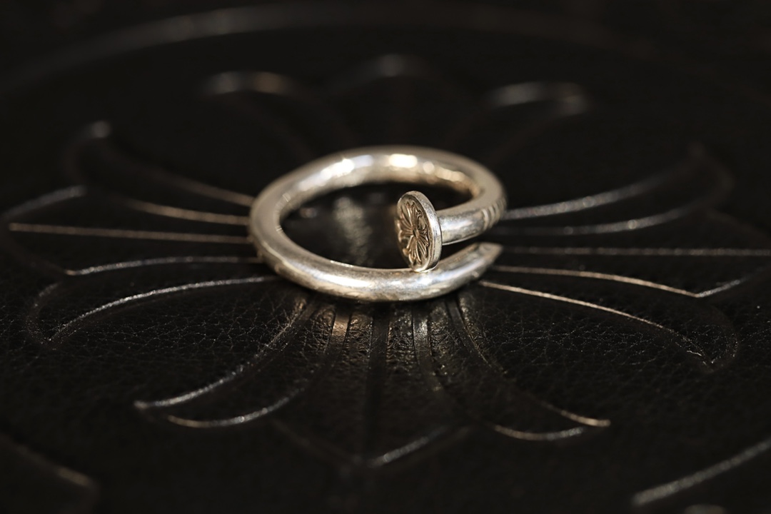 Chrome Hearts 克罗心 超火釘子戒指