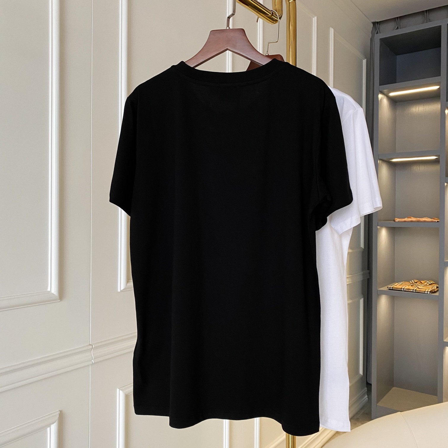 Burberry Camiseta de Algodón con Logo TB y Diseño Ecuestre para Hombre y Mujer 8 a1618297939598 2661