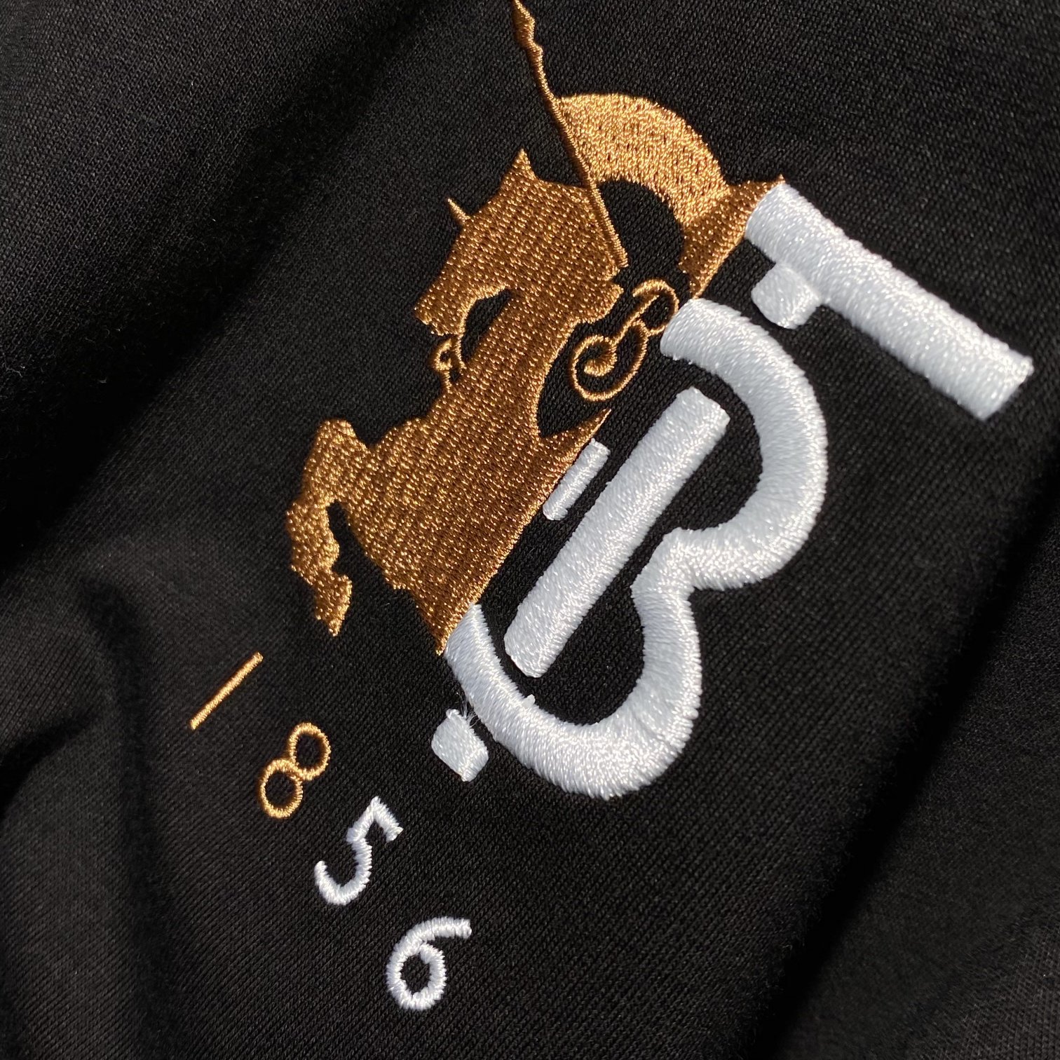 Burberry Camiseta de Algodón con Logo TB y Diseño Ecuestre para Hombre y Mujer 9 a1618297939739 5663