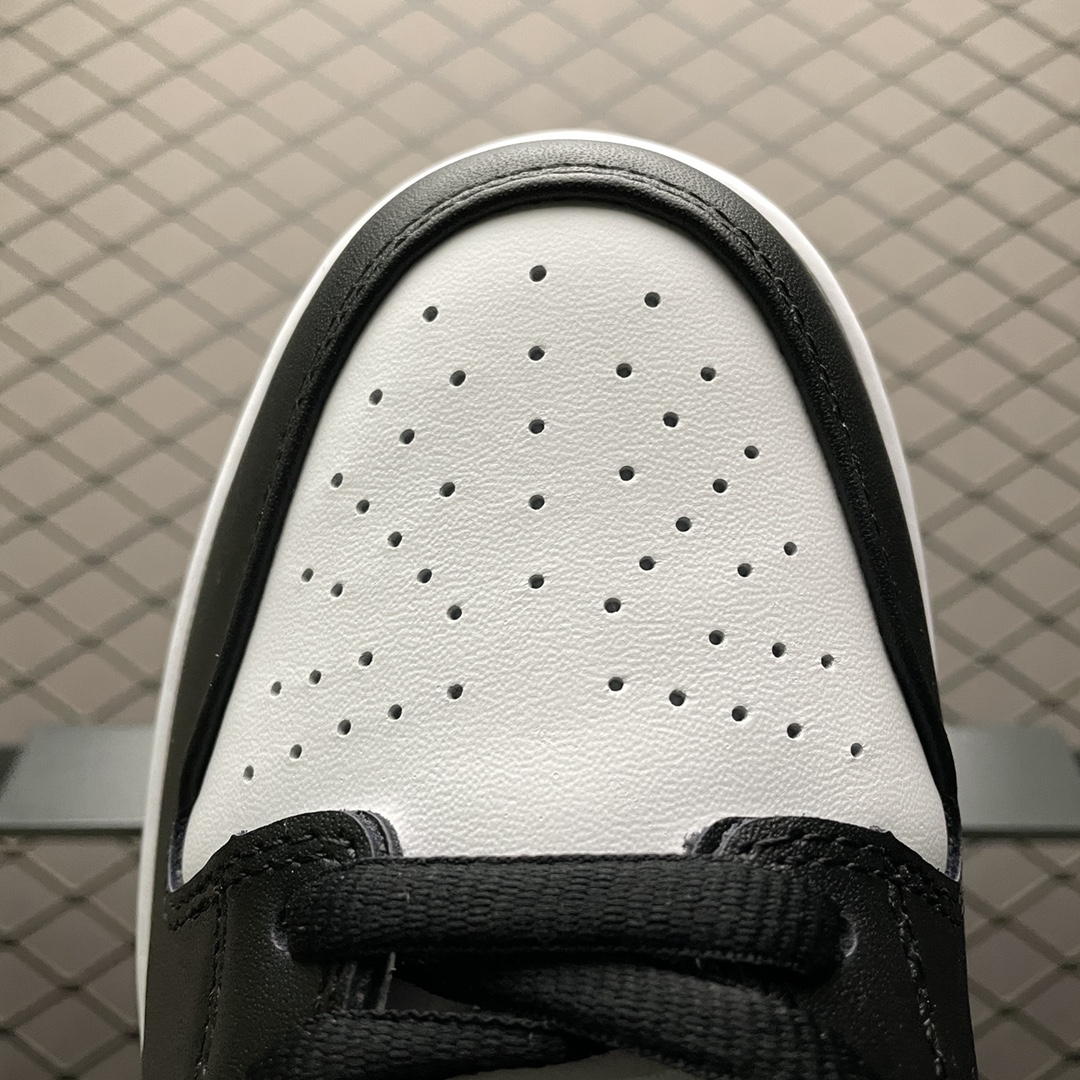 300 Nike SB Dunk Low ” Court Purple ” 黑紫 BQ6817-500 新版本出货 尺码：36 36.5 37.5 38 38.5 39 40 40.5 41 42 42.5 43 44 44.5 45 46 编号：35YTMMJ