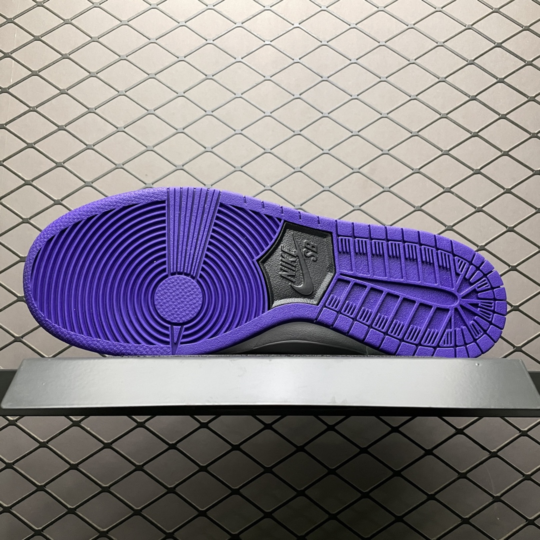 300 Nike SB Dunk Low ” Court Purple ” 黑紫 BQ6817-500 新版本出货 尺码：36 36.5 37.5 38 38.5 39 40 40.5 41 42 42.5 43 44 44.5 45 46 编号：35YTMMJ