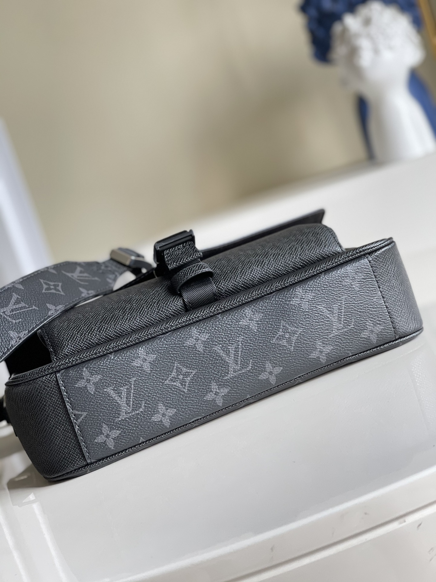 Louis Vuitton LV New Messenger K45 邮差包 M30746