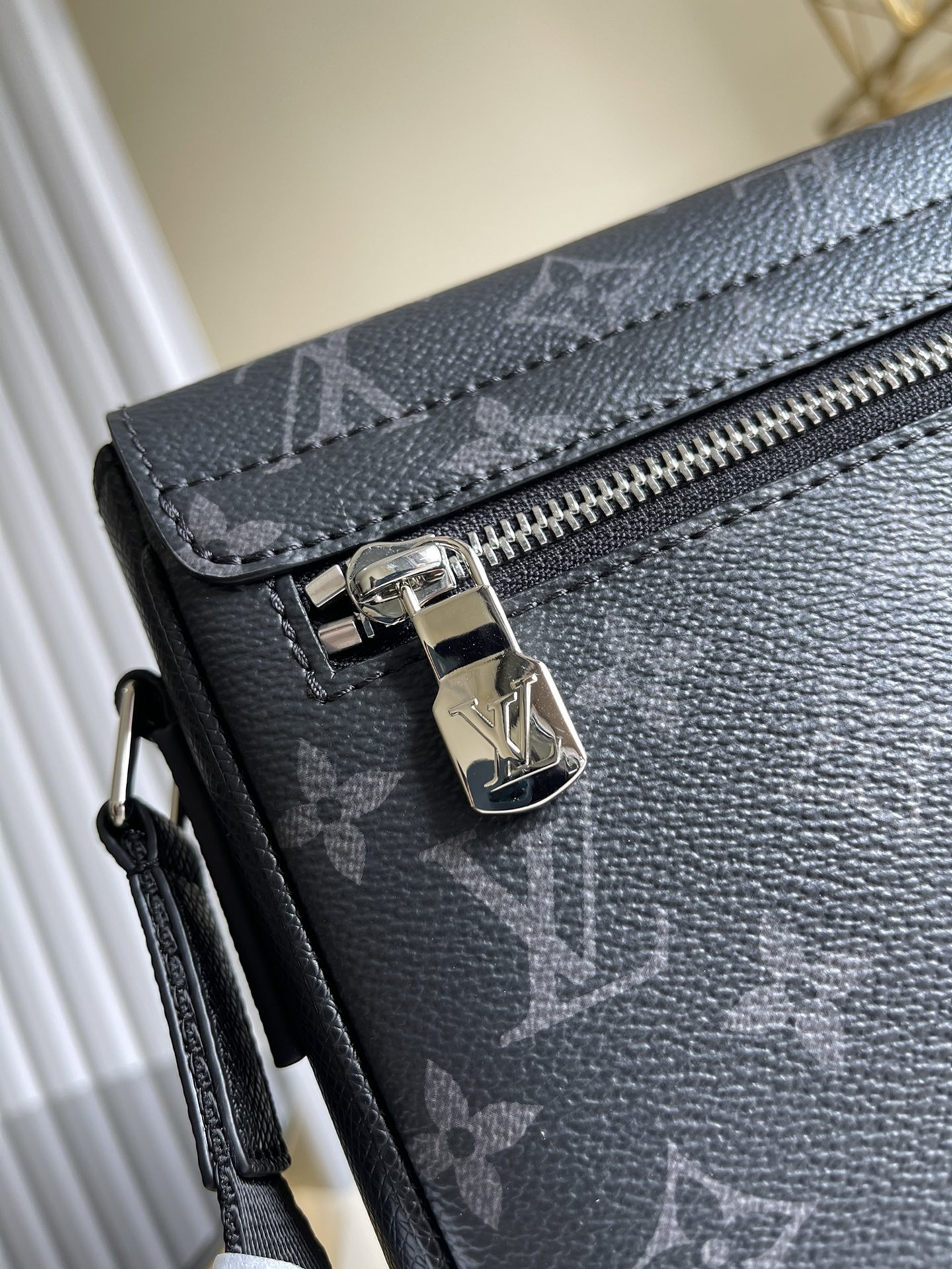 Louis Vuitton LV New Messenger K45 邮差包 M30746