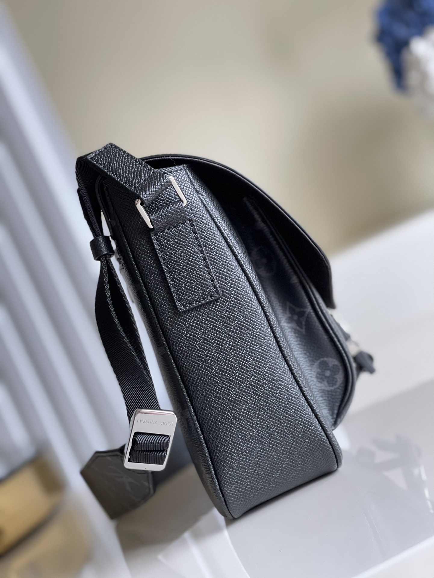 Louis Vuitton LV New Messenger K45 邮差包 M30746