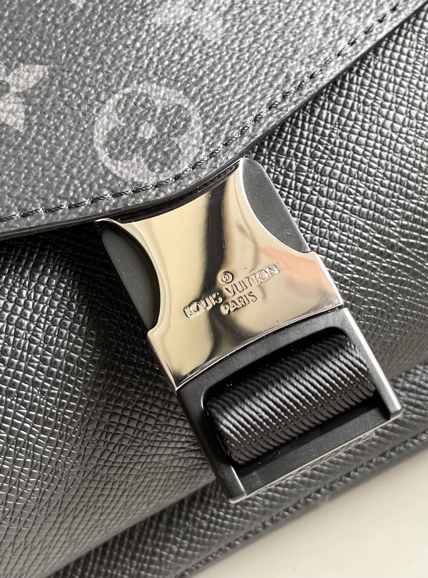 Louis Vuitton LV New Messenger K45 邮差包 M30746