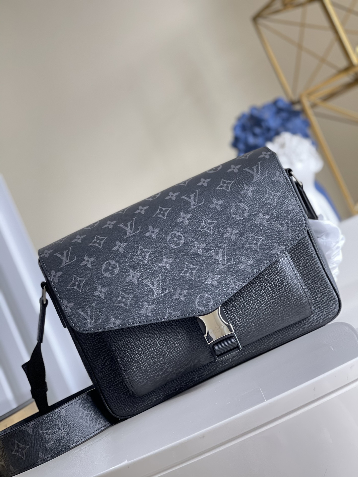 Louis Vuitton LV New Messenger K45 邮差包 M30746