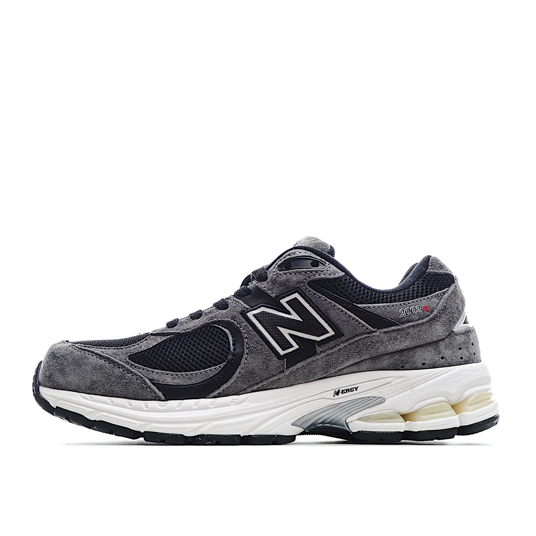 G5 New Balance WL 2002 新百伦 复古休闲跑步鞋 ML 2002RC最新出的 2002R系列，鞋款延续了经典科技，升级版N-ERGY缓震物料机能与材质 上脚太舒适了，鞋面的柔软麂皮搭配尼龙网布，特别透气而且还复古感，不管是搭配牛仔裤还工装裤都是百搭