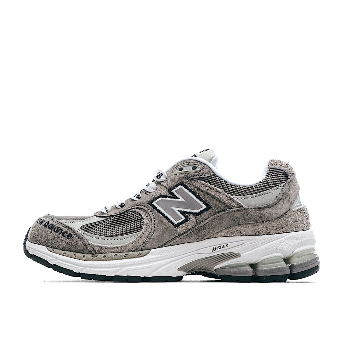 G5 New Balance WL 2002 新百伦 复古休闲跑步鞋 ML 2002RC最新出的 2002R系列，鞋款延续了经典科技，升级版N-ERGY缓震物料机能与材质 上脚太舒适了，鞋面的柔软麂皮搭配尼龙网布，特别透气而且还复古感，不管是搭配牛仔裤还工装裤都是百搭