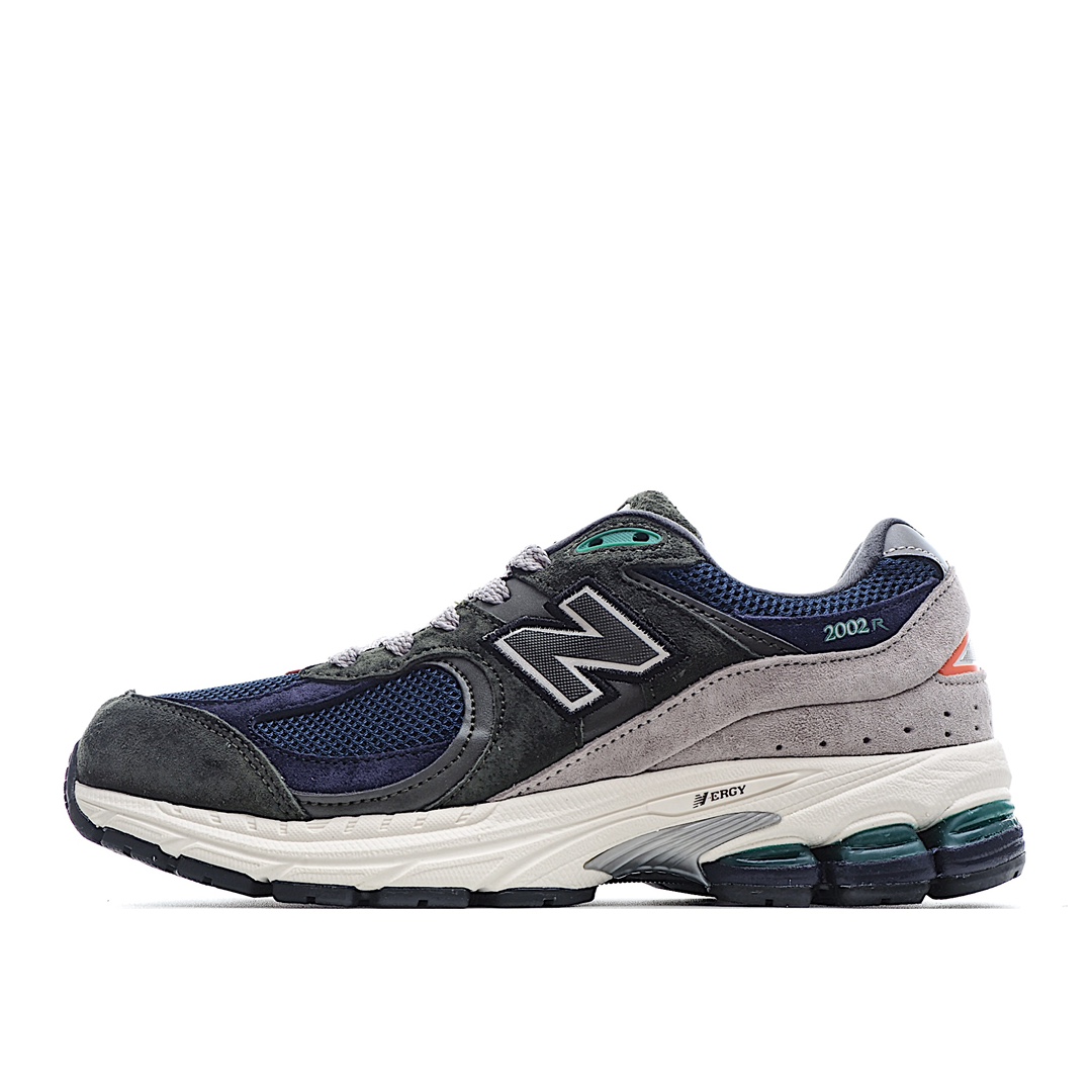 G5 New Balance WL 2002 新百伦 复古休闲跑步鞋 ML 2002RC最新出的 2002R系列，鞋款延续了经典科技，升级版N-ERGY缓震物料机能与材质 上脚太舒适了，鞋面的柔软麂皮搭配尼龙网布，特别透气而且还复古感，不管是搭配牛仔裤还工装裤都是百搭
