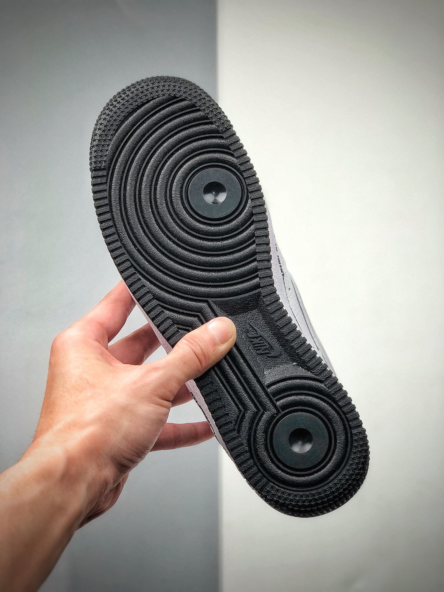 240 NIKE FORCE空军一号运动休闲板鞋   352267-801