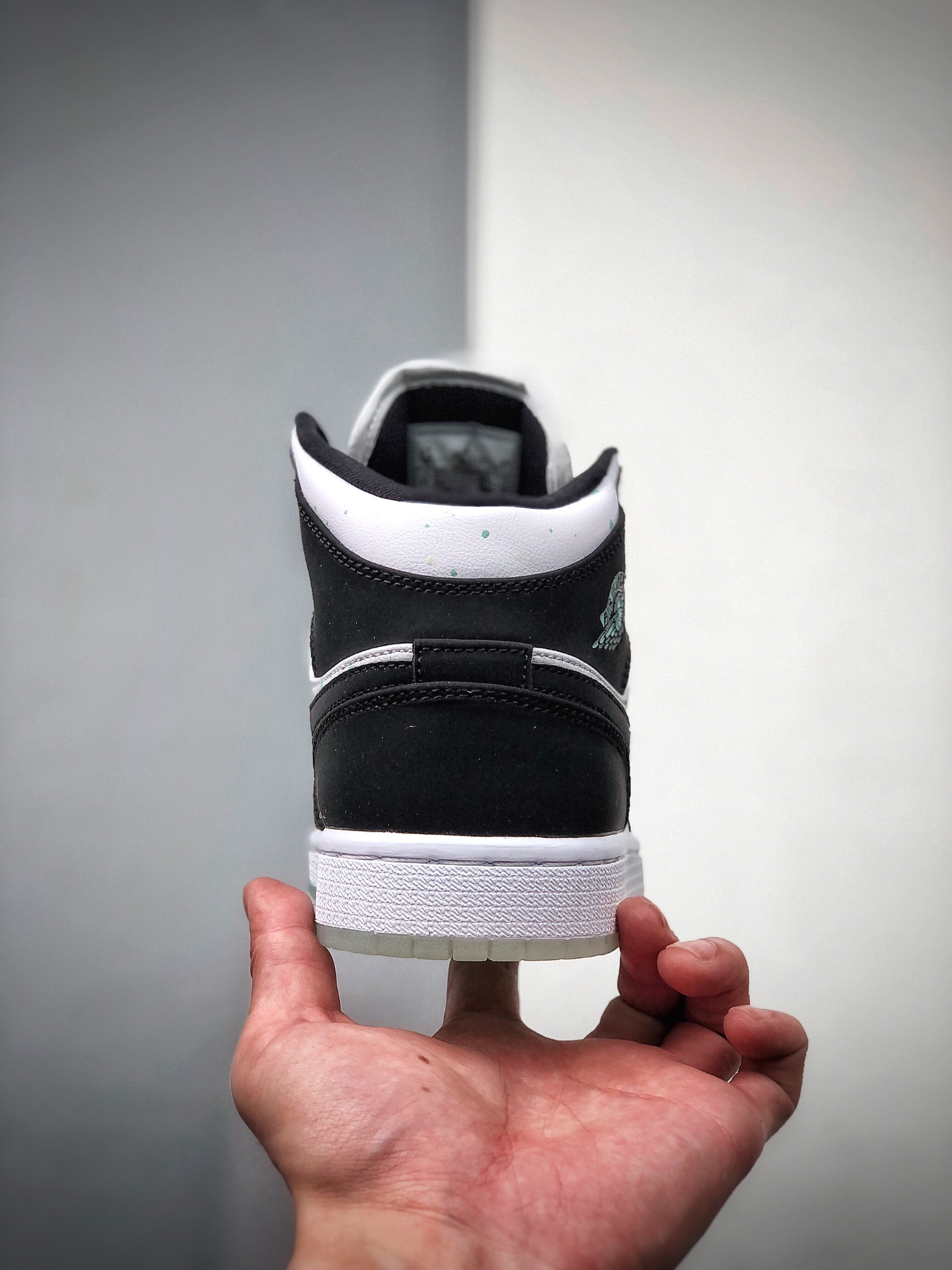 240  Air Jordan 1 Mid “Panda” 中帮 夜光熊猫 AJ1 乔丹1代 BQ6931-103
