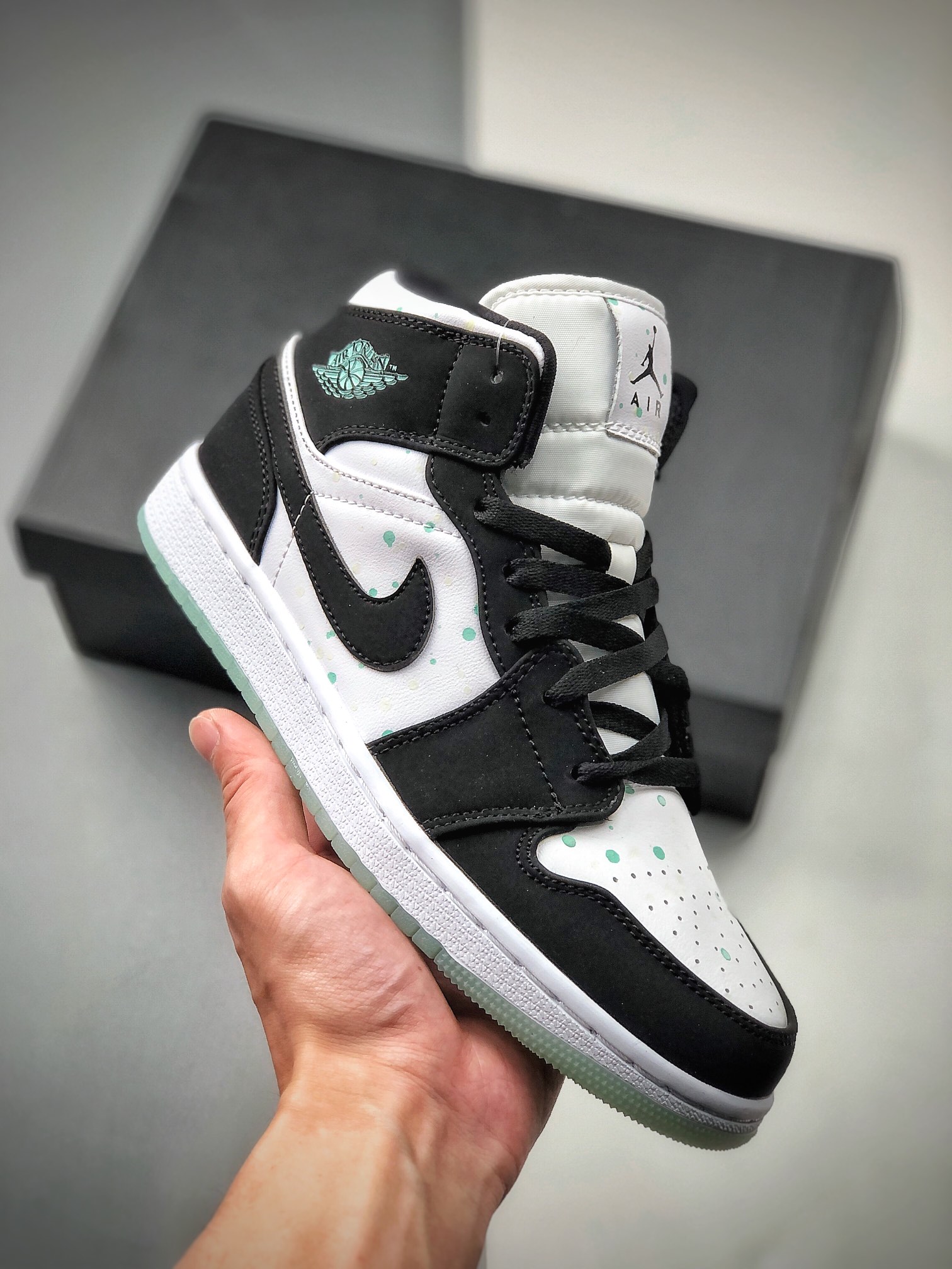 240  Air Jordan 1 Mid “Panda” 中帮 夜光熊猫 AJ1 乔丹1代 BQ6931-103