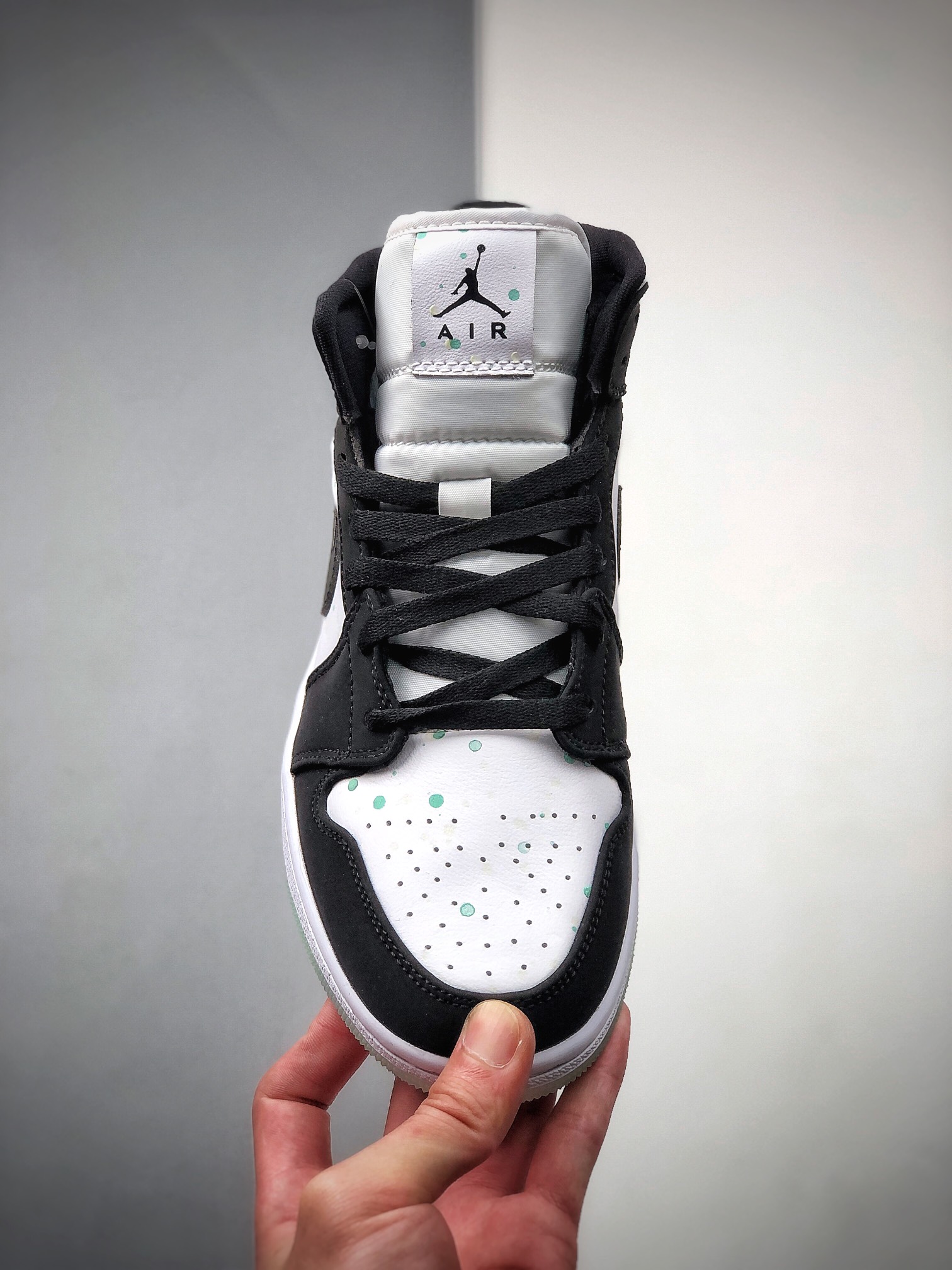 240  Air Jordan 1 Mid “Panda” 中帮 夜光熊猫 AJ1 乔丹1代 BQ6931-103