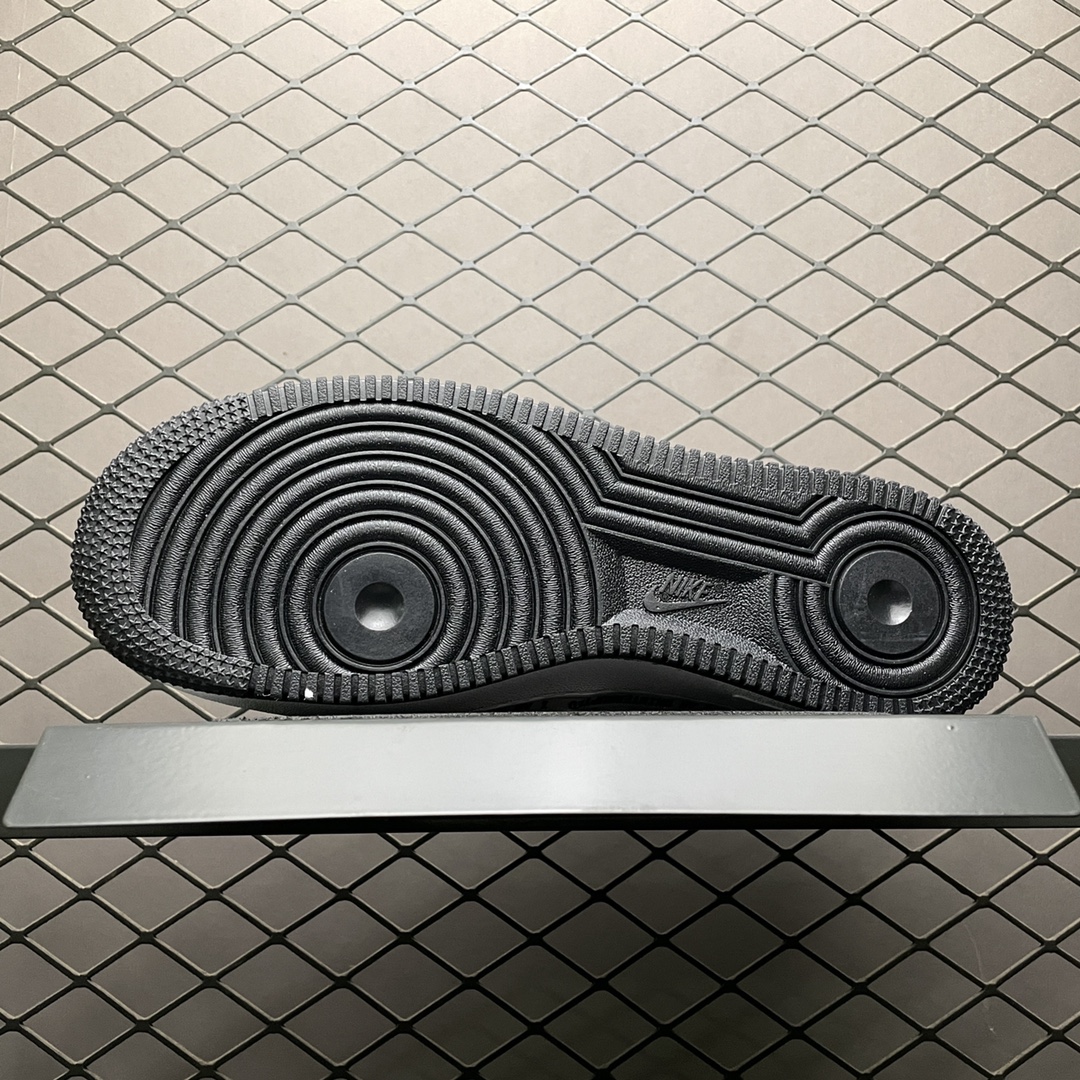 240 NK Air Force 1 空军一号低帮休闲运动板鞋 352267-801