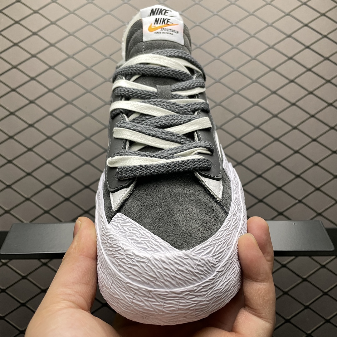 400 纯原版本 Sacai X Nike Blazer Low 解构双勾走秀 联名款开拓者低帮休闲板鞋 DD1877-002