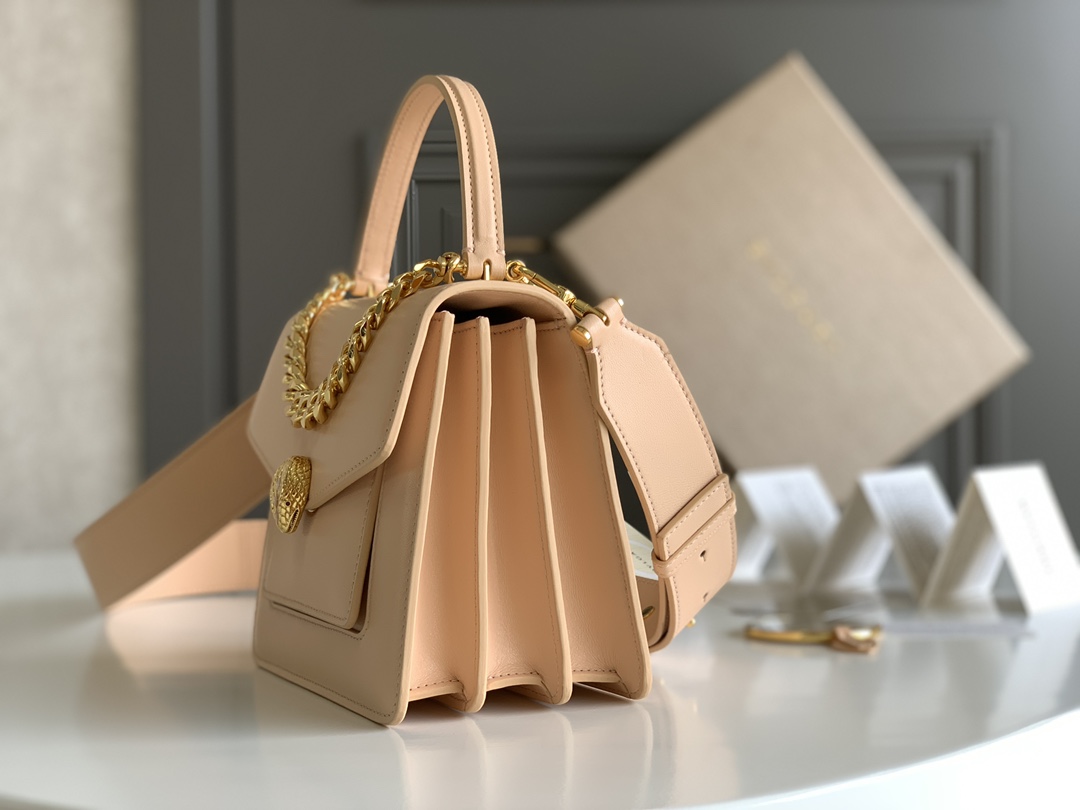 BVLGARI宝格丽蜜桃粉小羊皮手提包38329