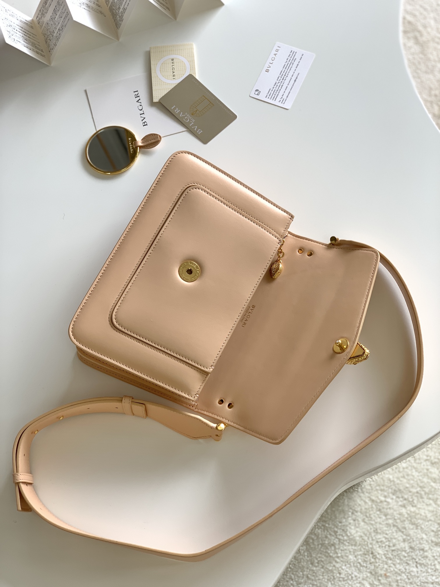 BVLGARI宝格丽蜜桃粉小羊皮肩背包290323