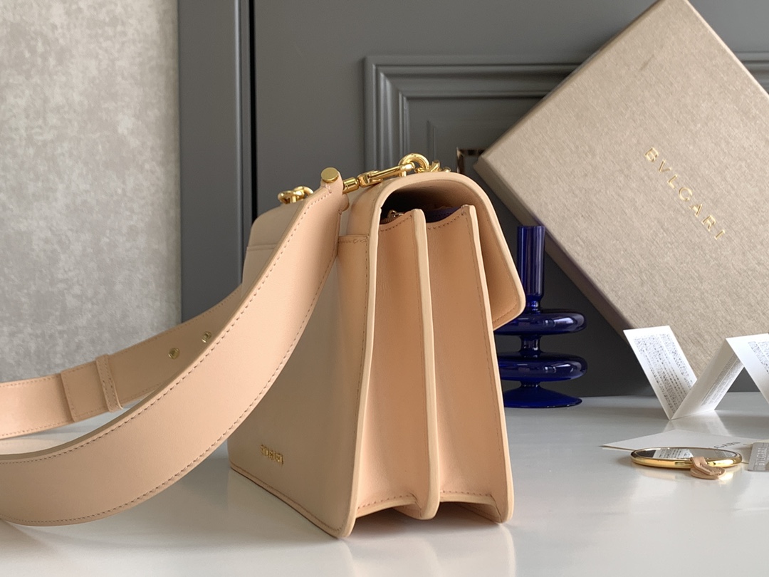 BVLGARI宝格丽蜜桃粉小羊皮肩背包290323