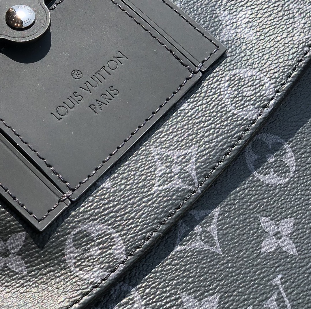 🌼 m40511尺寸33 x 22.5 x 11 厘米 。给大家推荐这款热卖的VOYAGER 小号邮差包