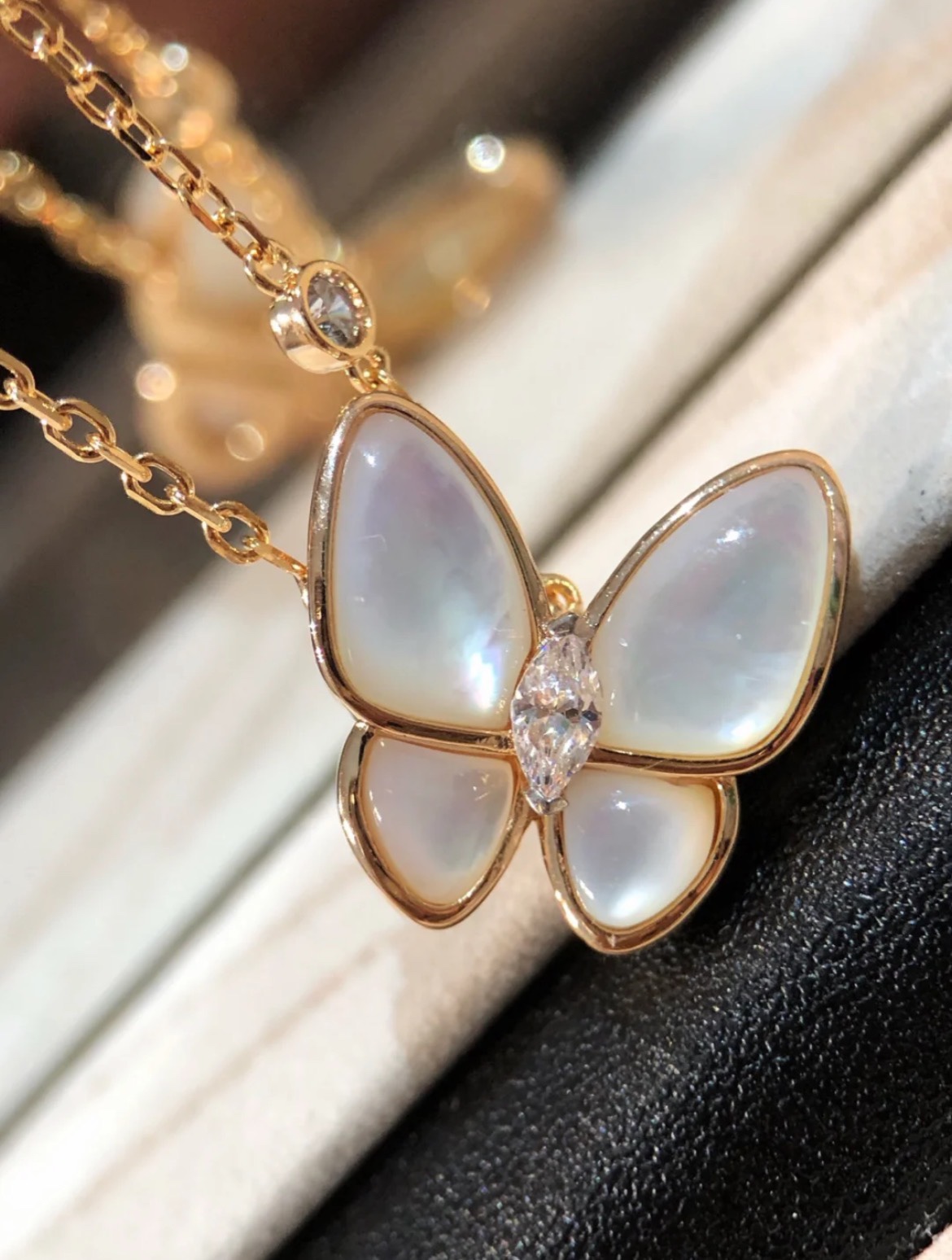 Van Cleef & Arpels ＶＣＡ｜蝴蝶 白贝项链