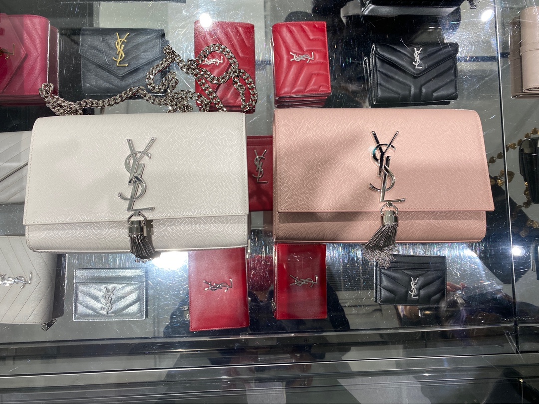 YSL 𝐊𝐚𝐭𝐞 20𝐜𝐦 球纹流苏链条包 474366白色/银扣