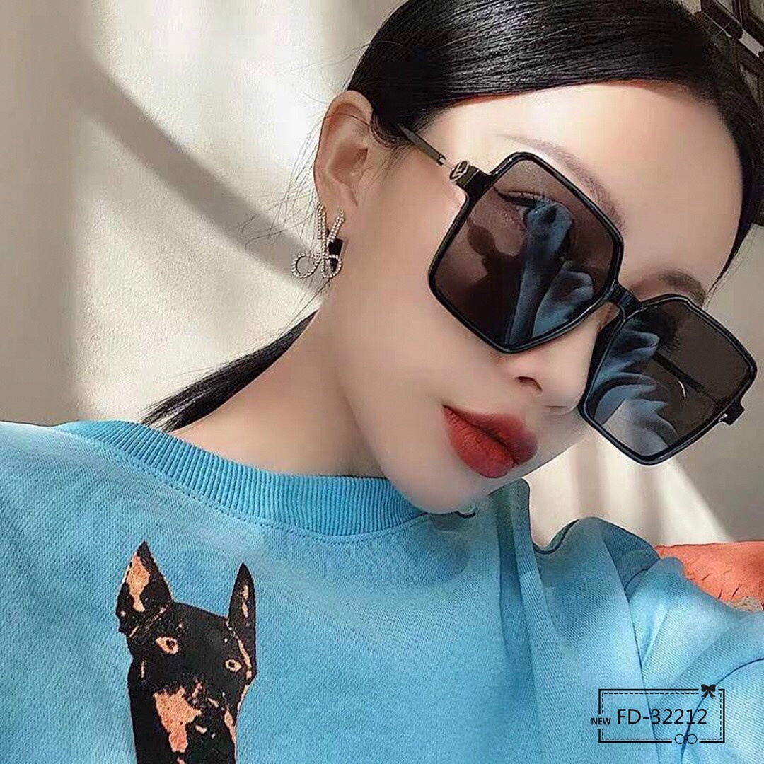 .意大利芬迪-FENDI.宝丽来树脂