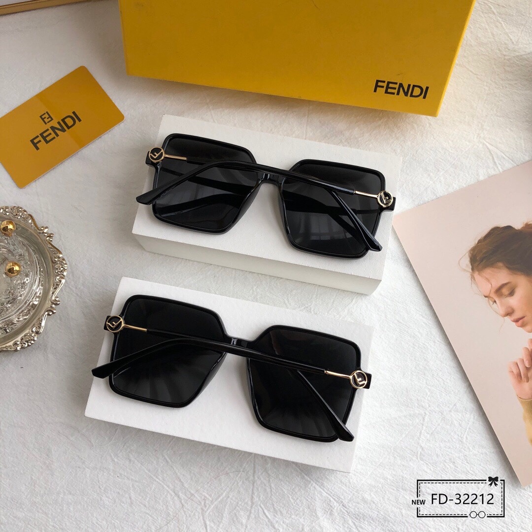 .意大利芬迪-FENDI.宝丽来树脂