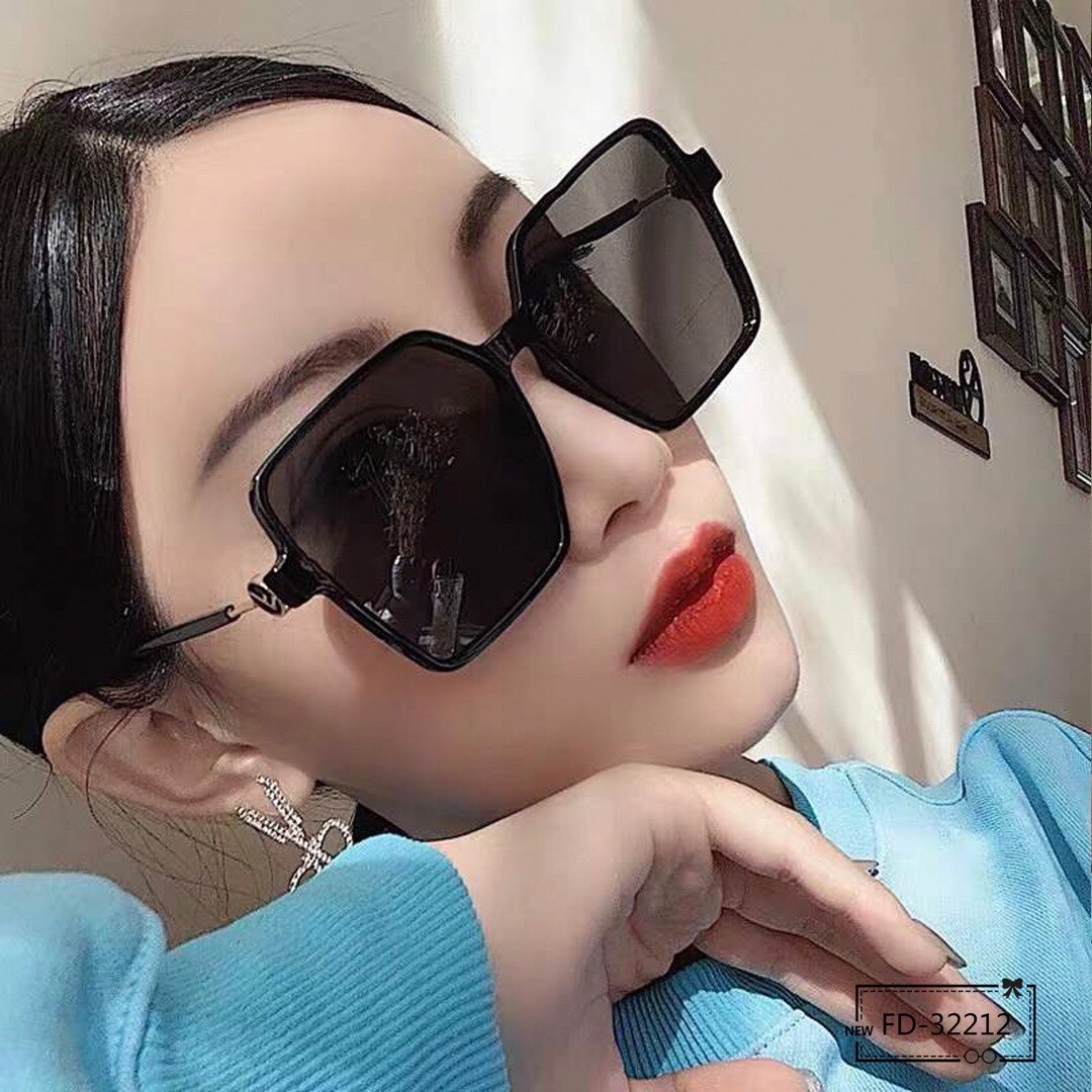 .意大利芬迪-FENDI.宝丽来树脂