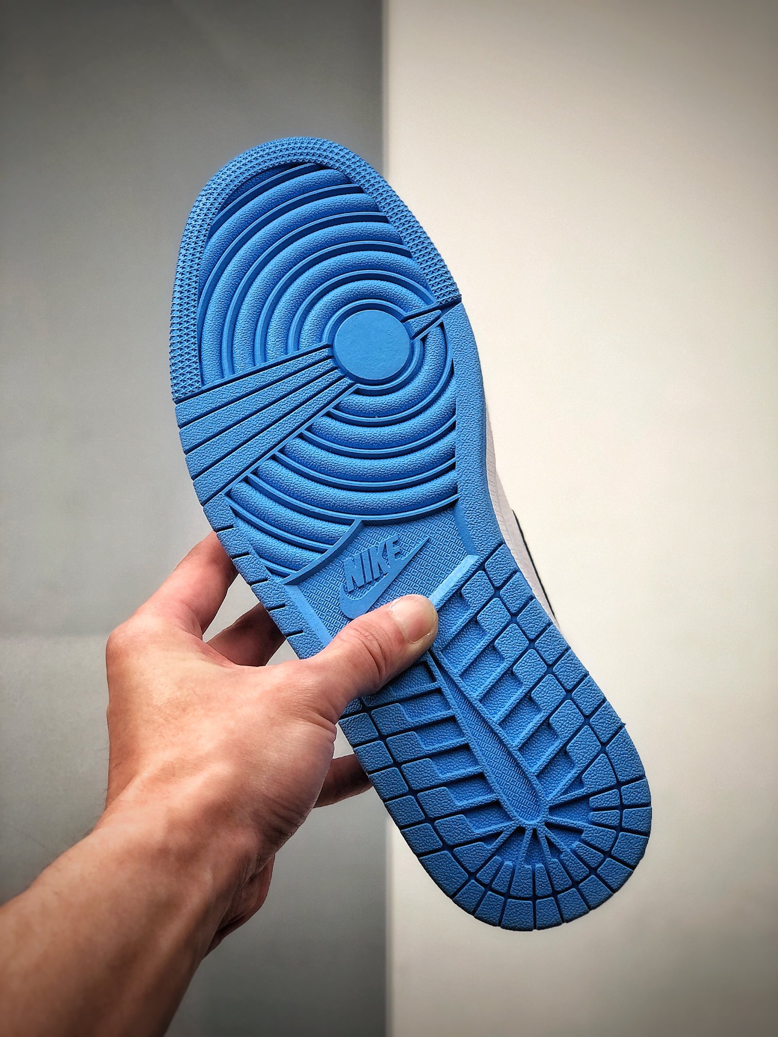 280  Nike Air Jordan 1 Retro High OG”University Blue” YFAJ1代经典复古经典高帮百搭文化篮球鞋“大学蓝北卡蓝黑曜石2.0”  555088-134