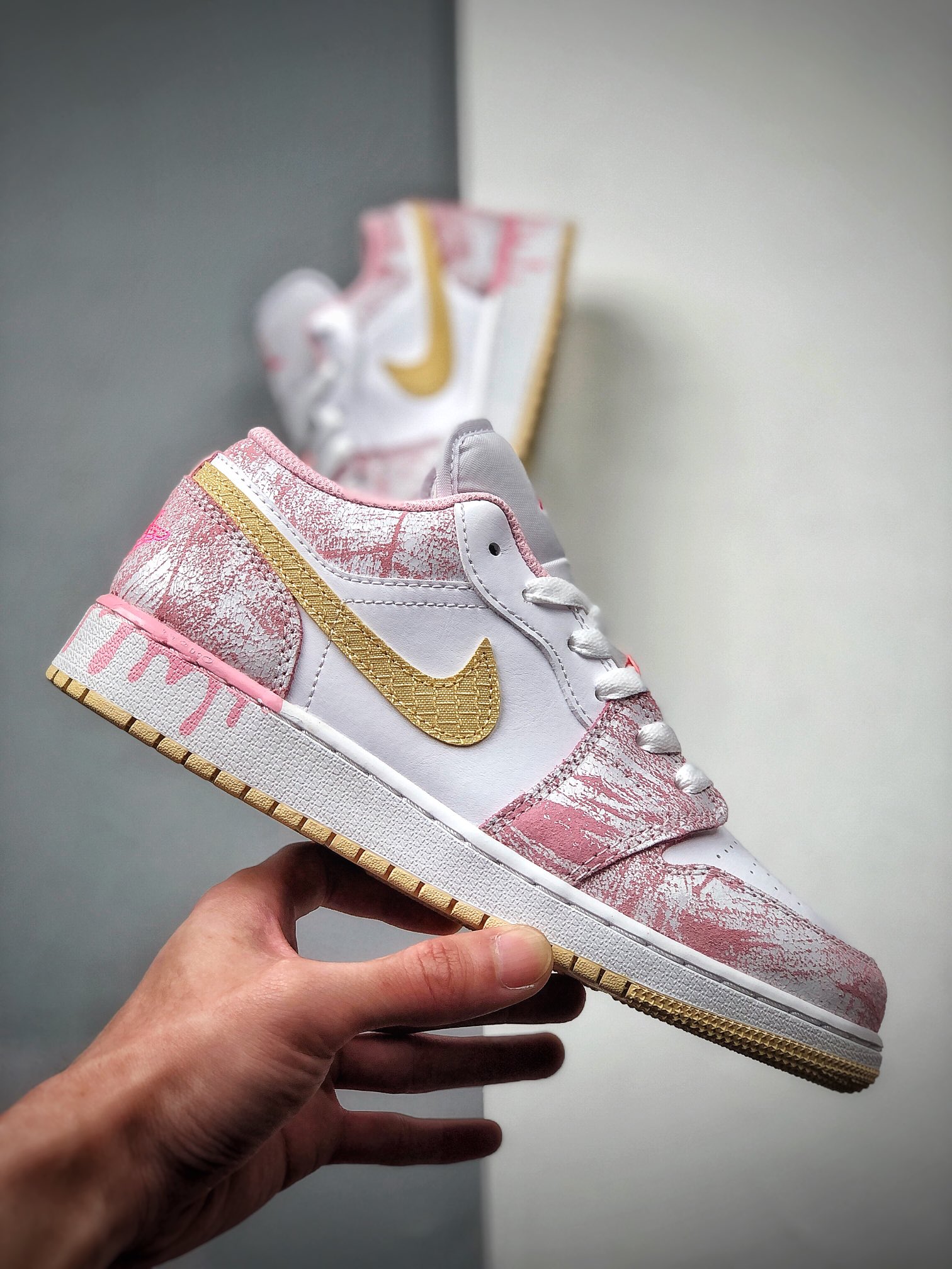 240  纯原Air Jordan 1 Low （GS） 低帮 冰激凌 “孟佳 周雨彤同款”  CW7104-601