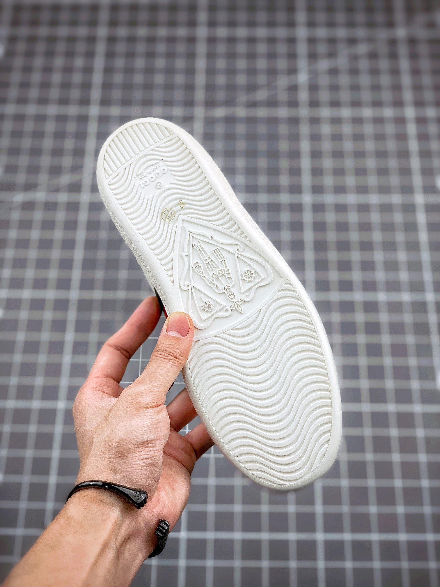 The strongest pure original purchase version chip on the market can scan Gucci white shoe series