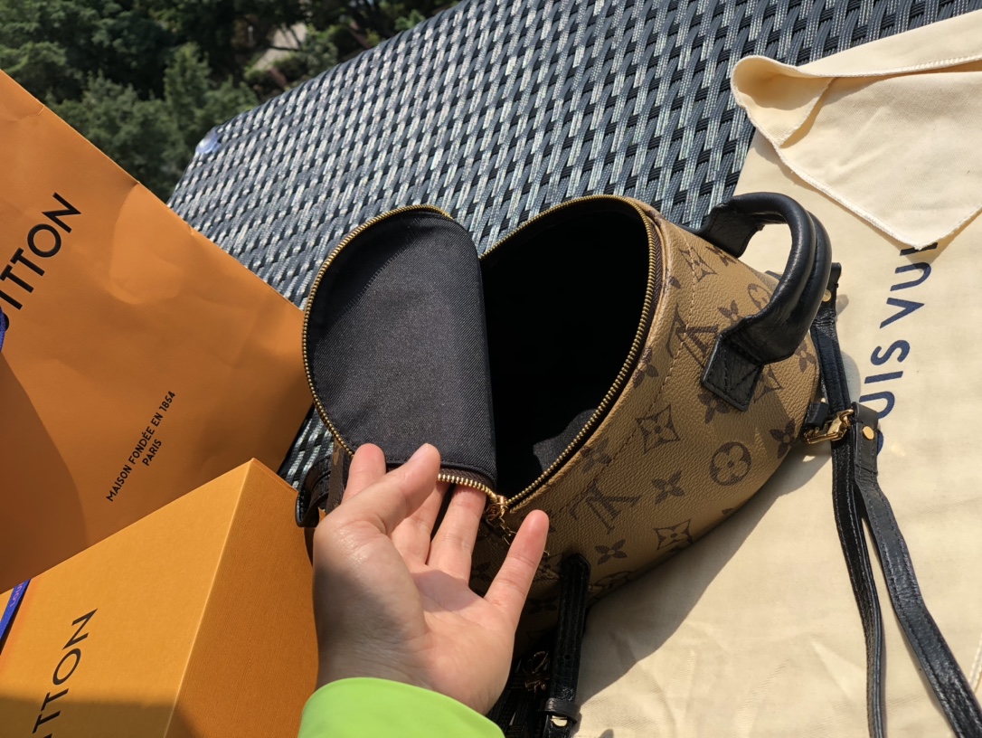 🌼 m44872 尺寸17 x 22 x 10 cm L@V 热卖的拼色🌼PALM S🌼PRINGS 迷