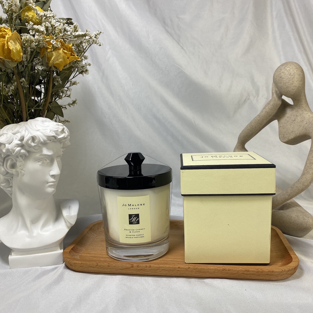 Jo Malone Frosted Cherry & Clove Home Candle - 200g
