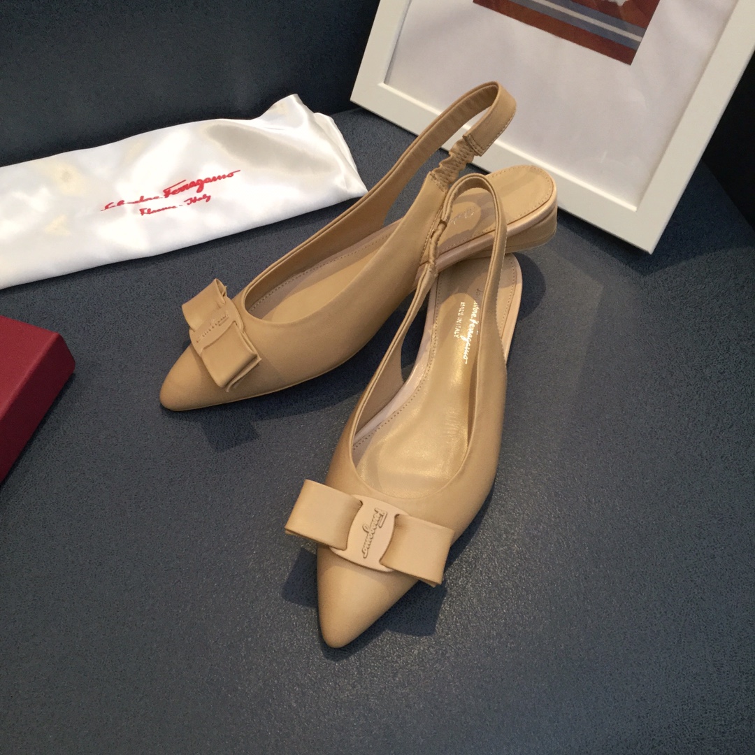 [Salvatore Ferragamo Viva 2.0 Ferragamo lágrima talón abierto zapatos de tacón FILA nueva serie VIVA