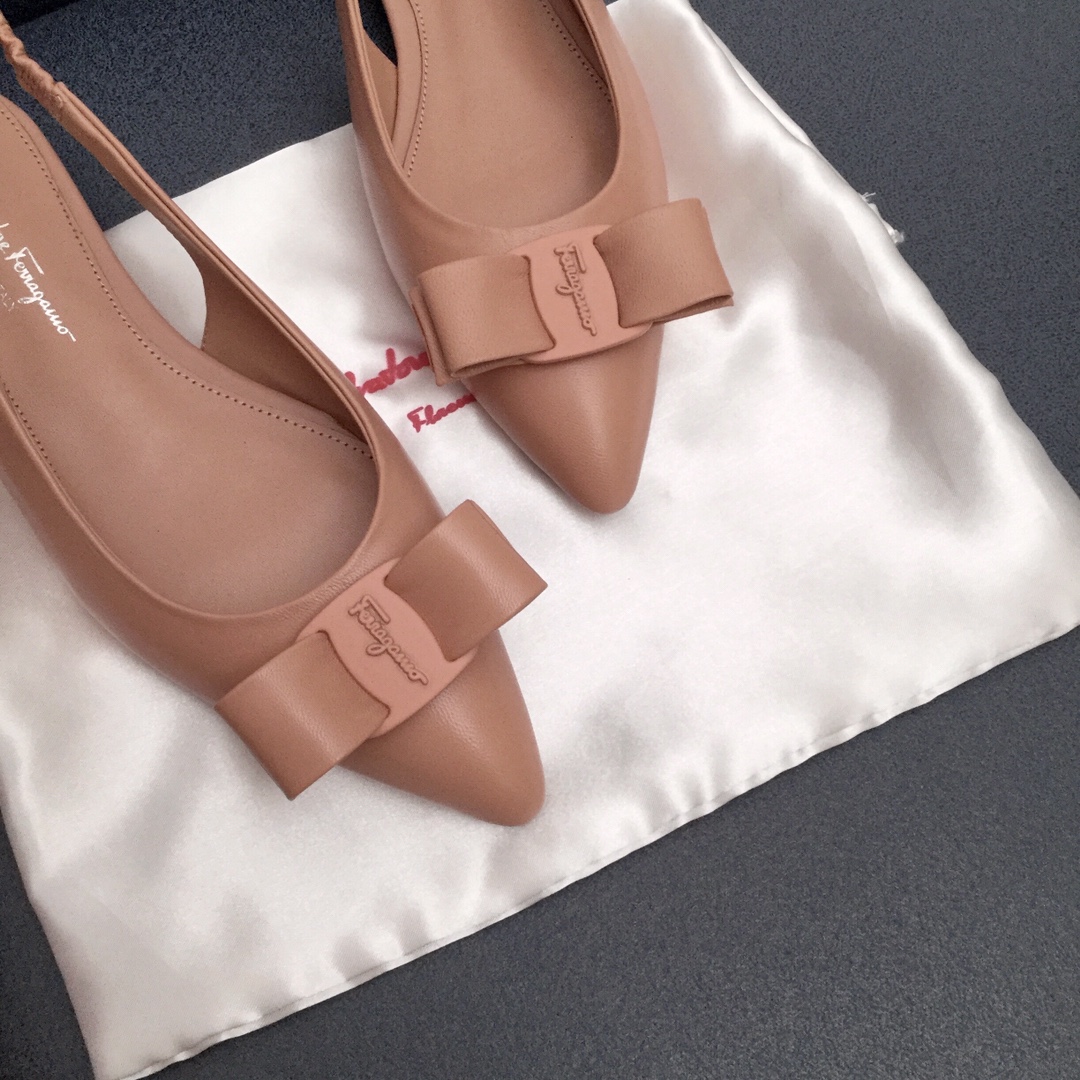 [Salvatore Ferragamo Viva 2.0 Ferragamo lágrima talón abierto zapatos de tacón FILA nueva serie VIVA