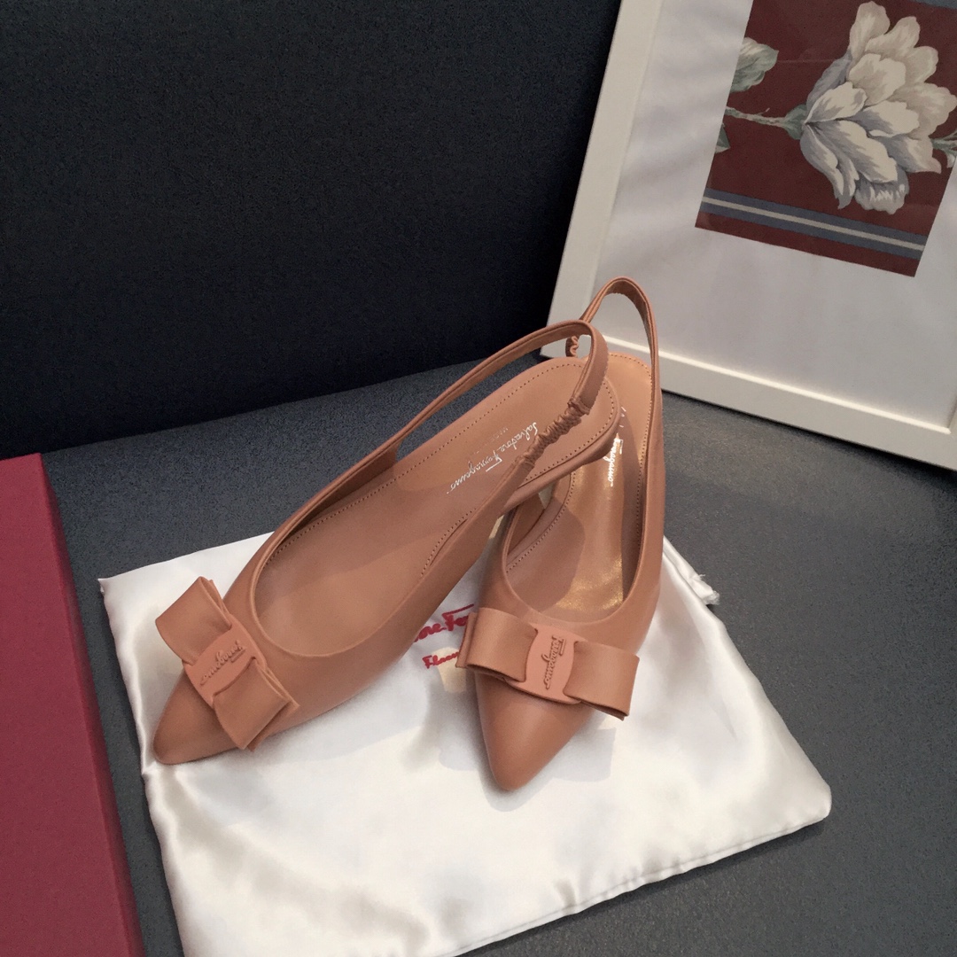 [Salvatore Ferragamo Viva 2.0 Ferragamo lágrima talón abierto zapatos de tacón FILA nueva serie VIVA