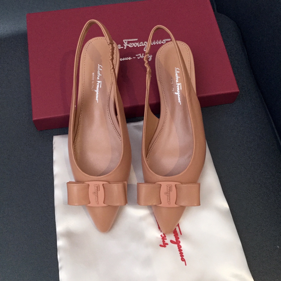 [Salvatore Ferragamo Viva 2.0 Ferragamo lágrima talón abierto zapatos de tacón FILA nueva serie VIVA