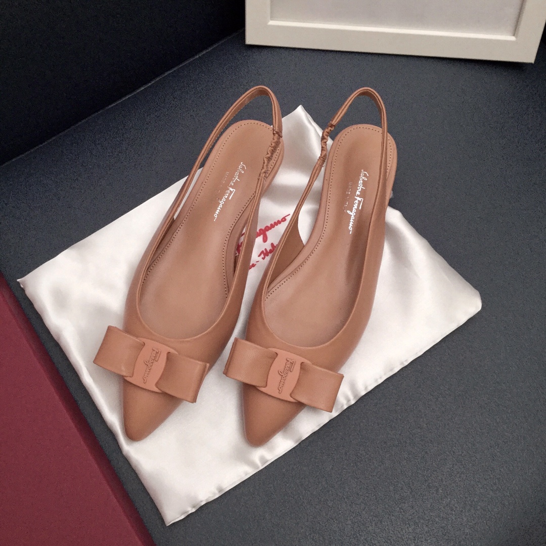 [Salvatore Ferragamo Viva 2.0 Ferragamo lágrima talón abierto zapatos de tacón FILA nueva serie VIVA