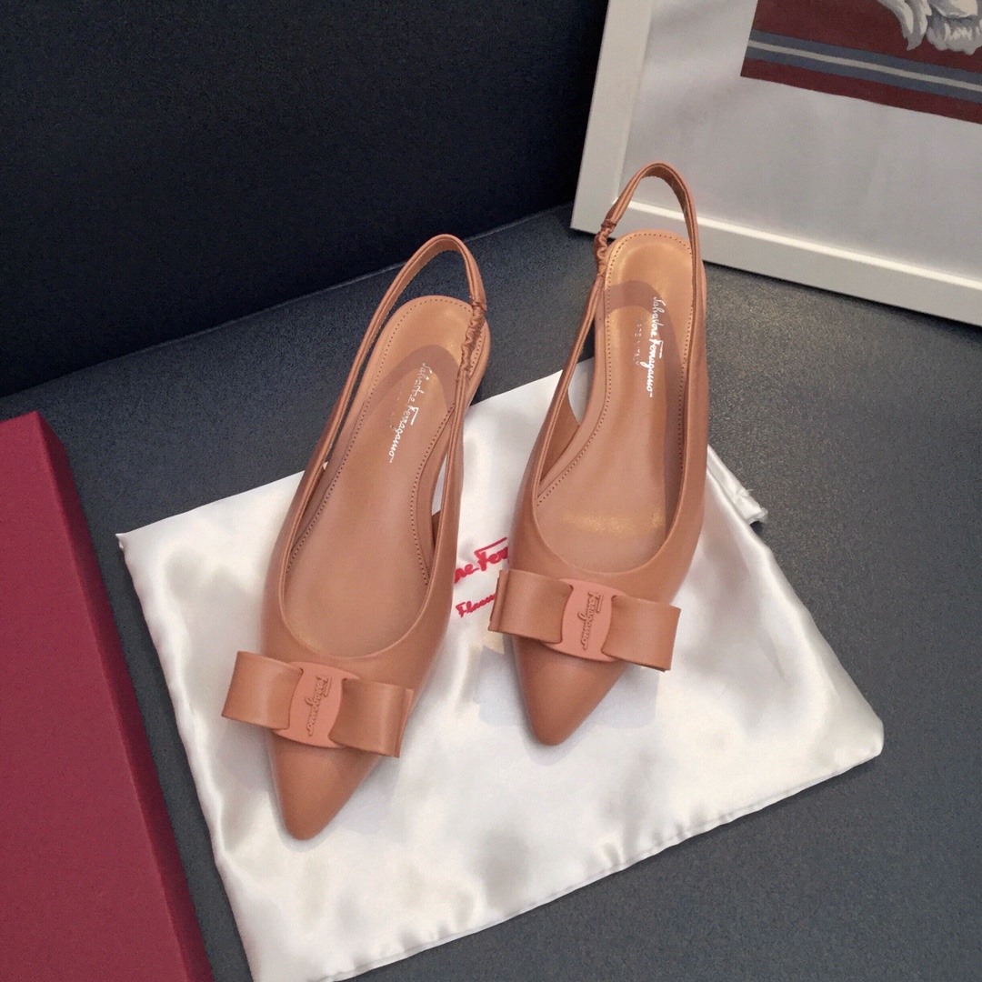 [Salvatore Ferragamo Viva 2.0 Ferragamo lágrima talón abierto zapatos de tacón FILA nueva serie VIVA