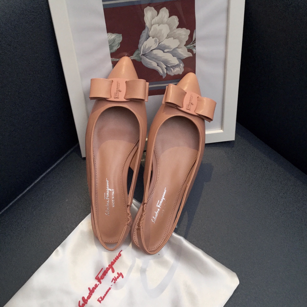 [Salvatore Ferragamo Viva 2.0 Ferragamo lágrima talón abierto zapatos de tacón FILA nueva serie VIVA